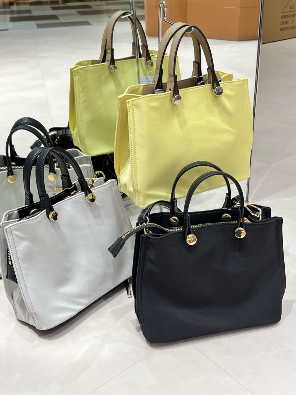 このかさんの「ESPERANZA｜スクエアトゥクリアヒールミュール」を使ったコーディネート