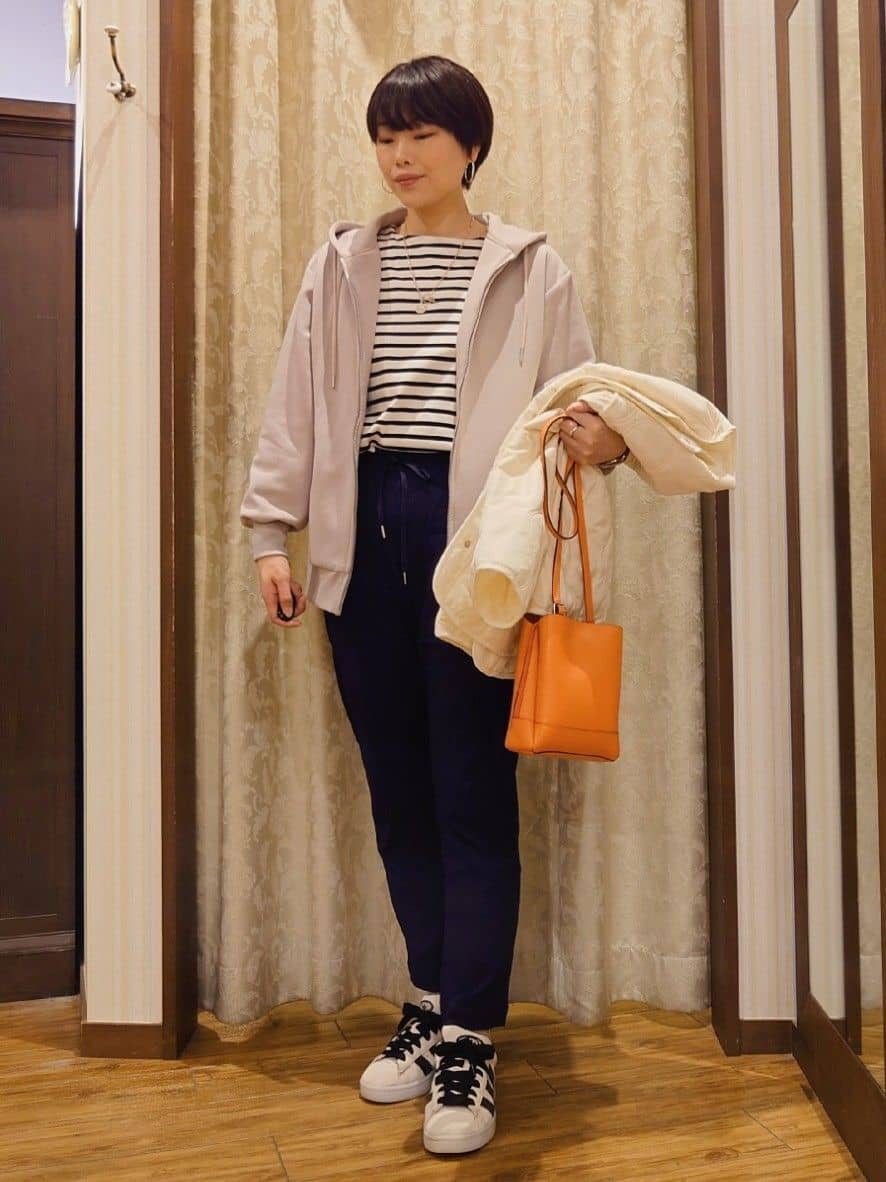ERIKOさんの「SHOO･LA･RUE｜【SS-3L/無理せずスリム】 ぐんぐん伸びる イージーテーパードパンツ」を使ったコーディネート