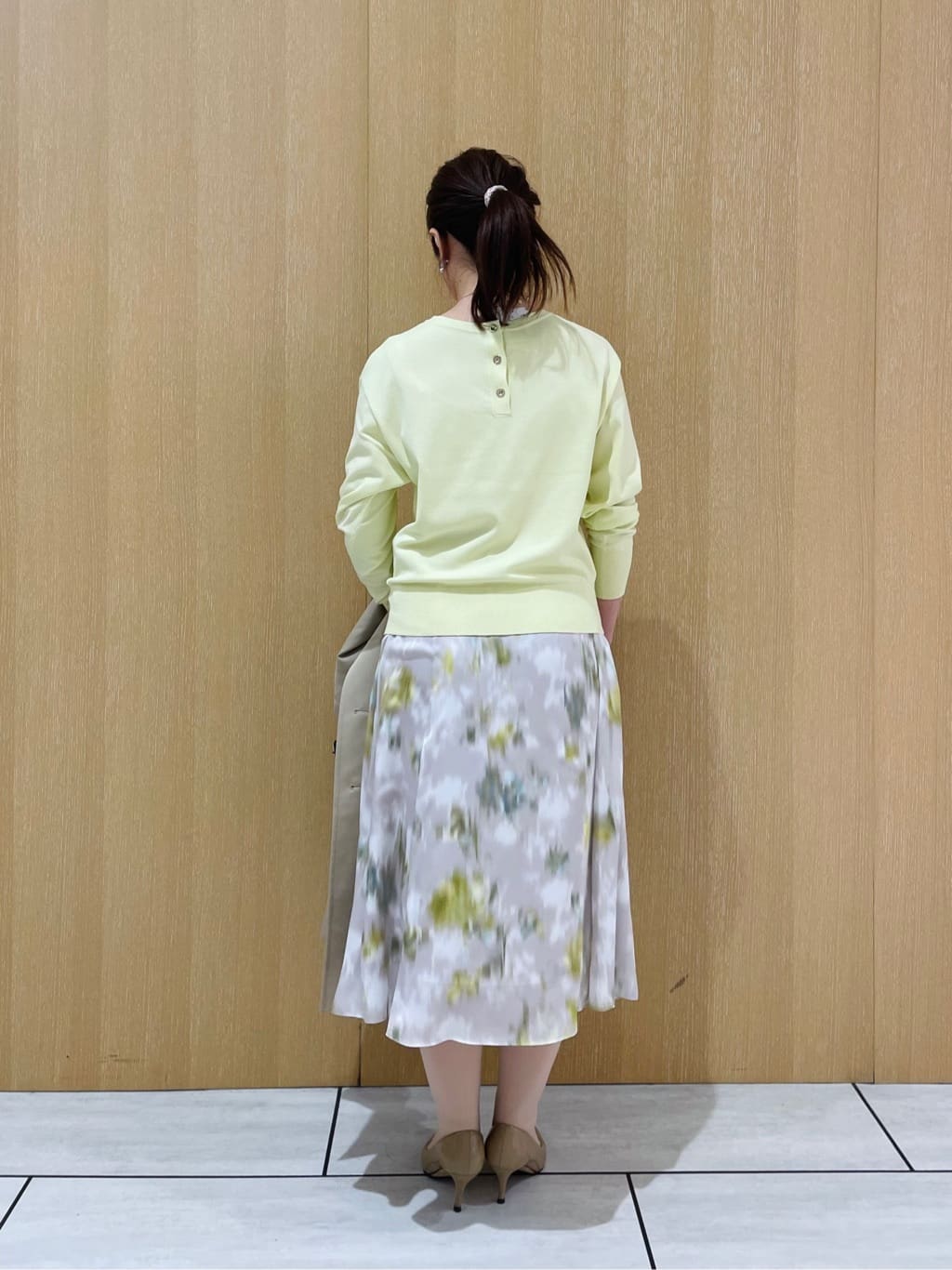 CHISATOさんの「UNTITLED｜◆【後ろウエストゴム/花柄】ぼかしフラワー プリントスカート」を使ったコーディネート