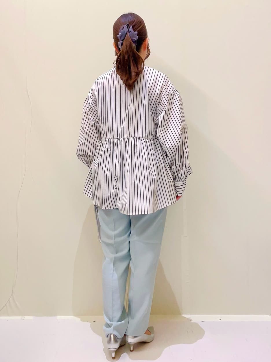 ayumiさんの「OPAQUE.CLIP｜◆バンドカラーペプラムシャツ【洗濯機洗い可】」を使ったコーディネート
