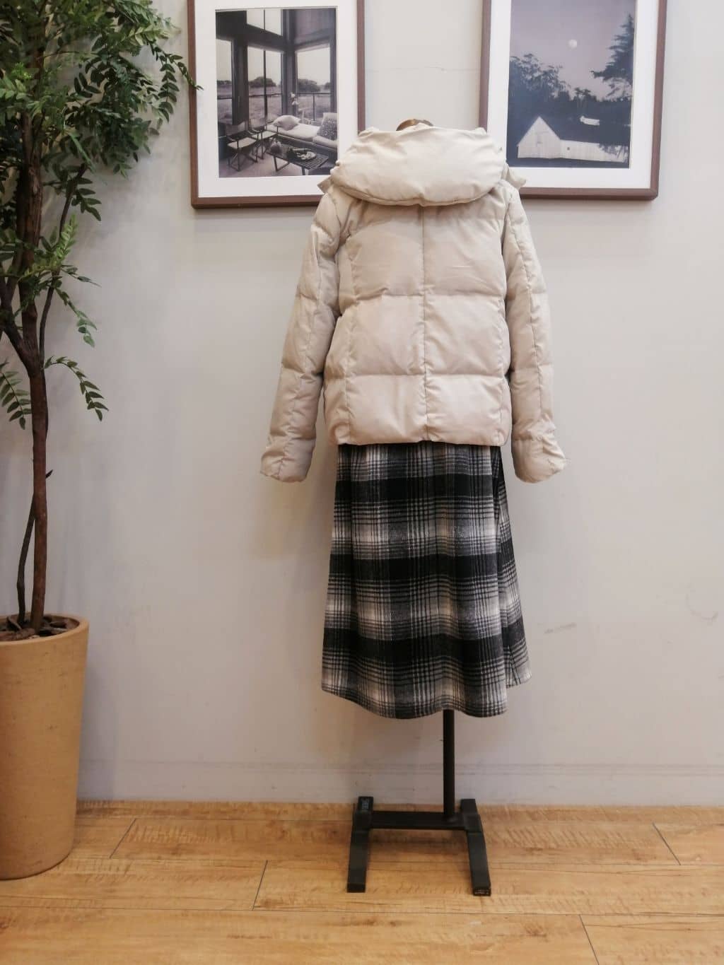 maiさんの「SHOO･LA･RUE｜◆【セレモニー】ポイントパヴェボールネックレス」を使ったコーディネート