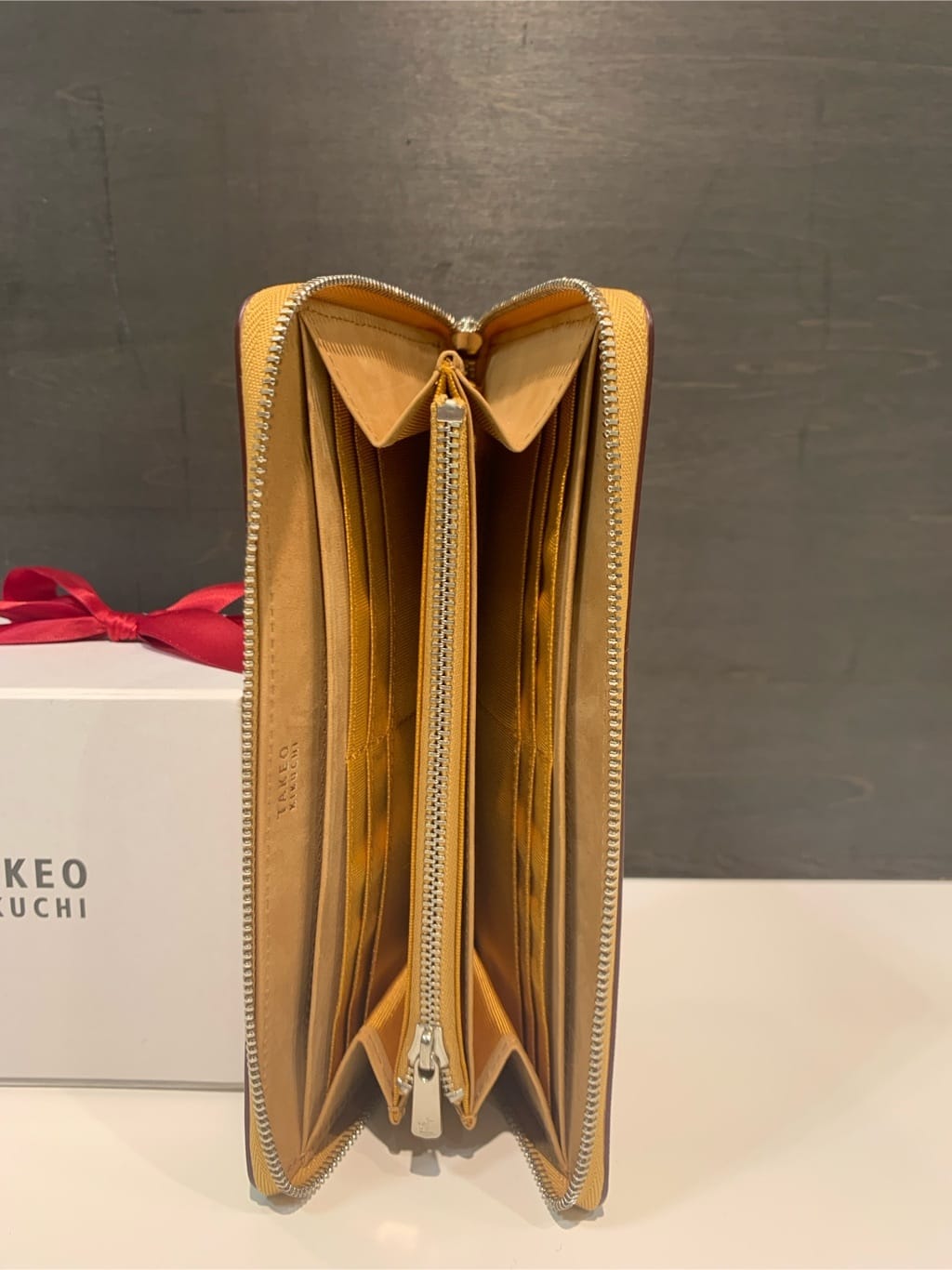 木村剛さんの「TAKEO KIKUCHI｜【ソフト＆ナチュラル】ミニメッシュ レザー 2つ折り財布」を使ったコーディネート