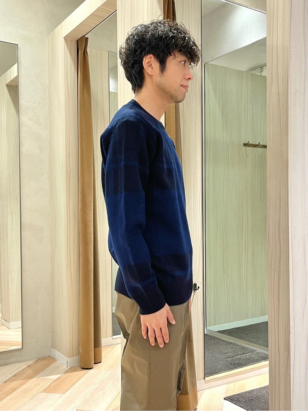URAさんの「TAKEO KIKUCHI｜【オフィスカジュアル対応】ドレス チノパンツ」を使ったコーディネート