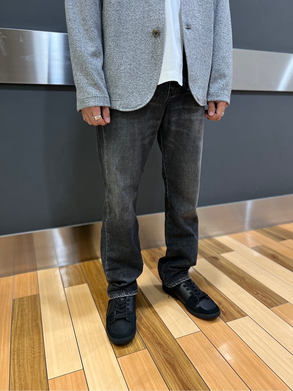 yutoさんの「TAKEO KIKUCHI｜【モンスターストレッチ】日本製 ウォッシュド デニムパンツ」を使ったコーディネート