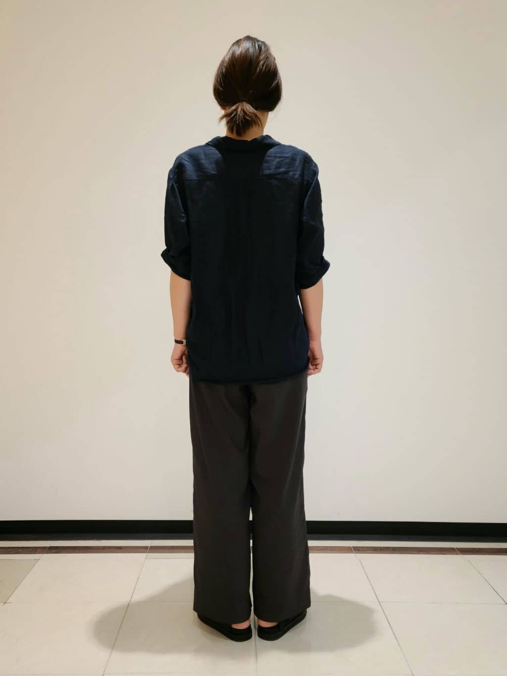 eriさんの「INDIVI｜【褒められパンツ／洗える／ウエストゴム】ワイドタックパンツ」を使ったコーディネート