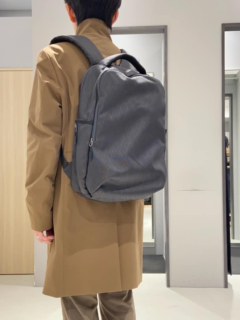 わいずみさんの「TAKEO KIKUCHI｜【多機能・軽量】シャドーライン リュック」を使ったコーディネート