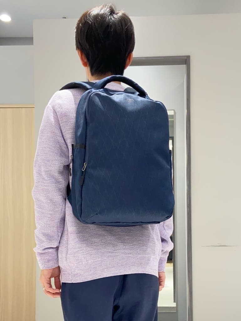 わいずみさんの「TAKEO KIKUCHI｜【多機能・軽量】シャドーライン リュック」を使ったコーディネート