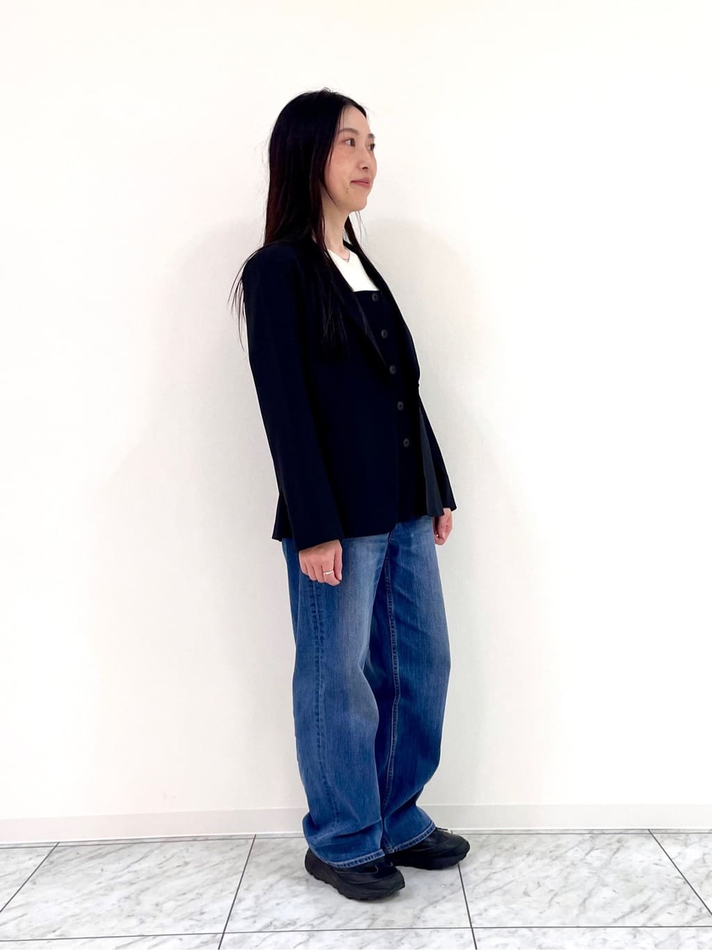 yukoさんの「INDIVI｜【褒められデニム】ワイドストレート デニムパンツ」を使ったコーディネート