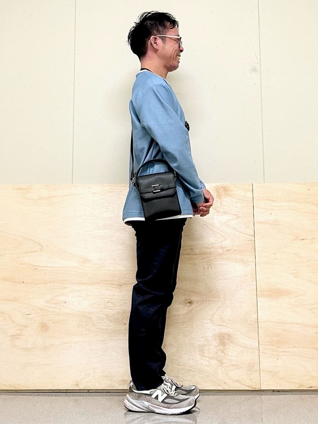 KENJI Iさんの「THE SHOP TK｜【オールシーズン穿ける！】7DAYSストレッチへリンボンパンツ　ON&hArr;OFF兼用」を使ったコーディネート