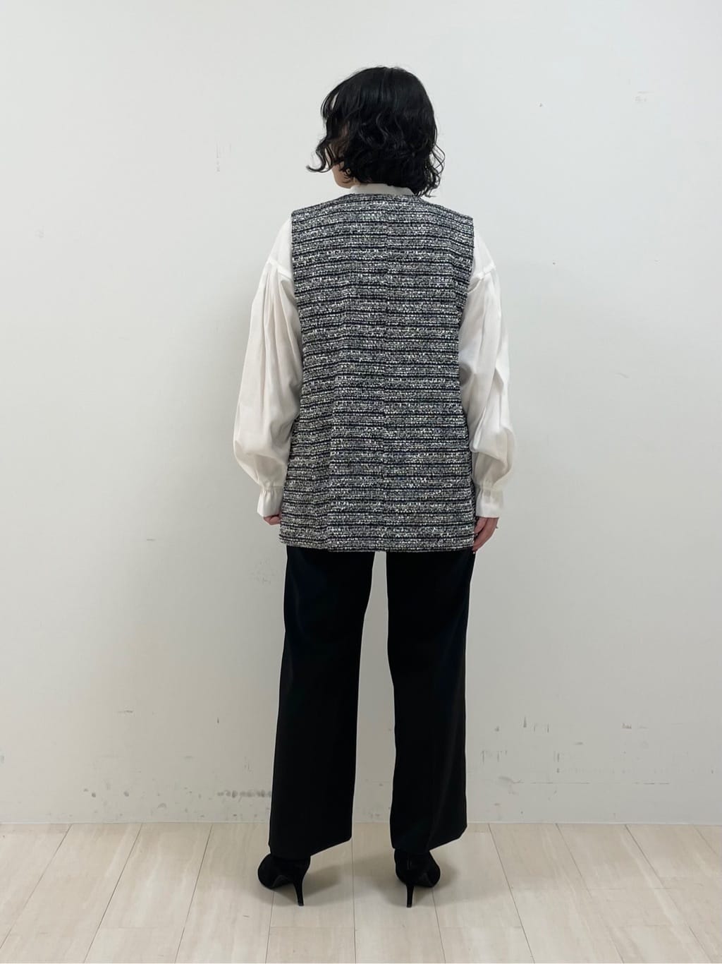kanaさんの「INDIVI｜◆【2点セット／UVケア】ツイードジレ＆ボウタイブラウス カセット服」を使ったコーディネート