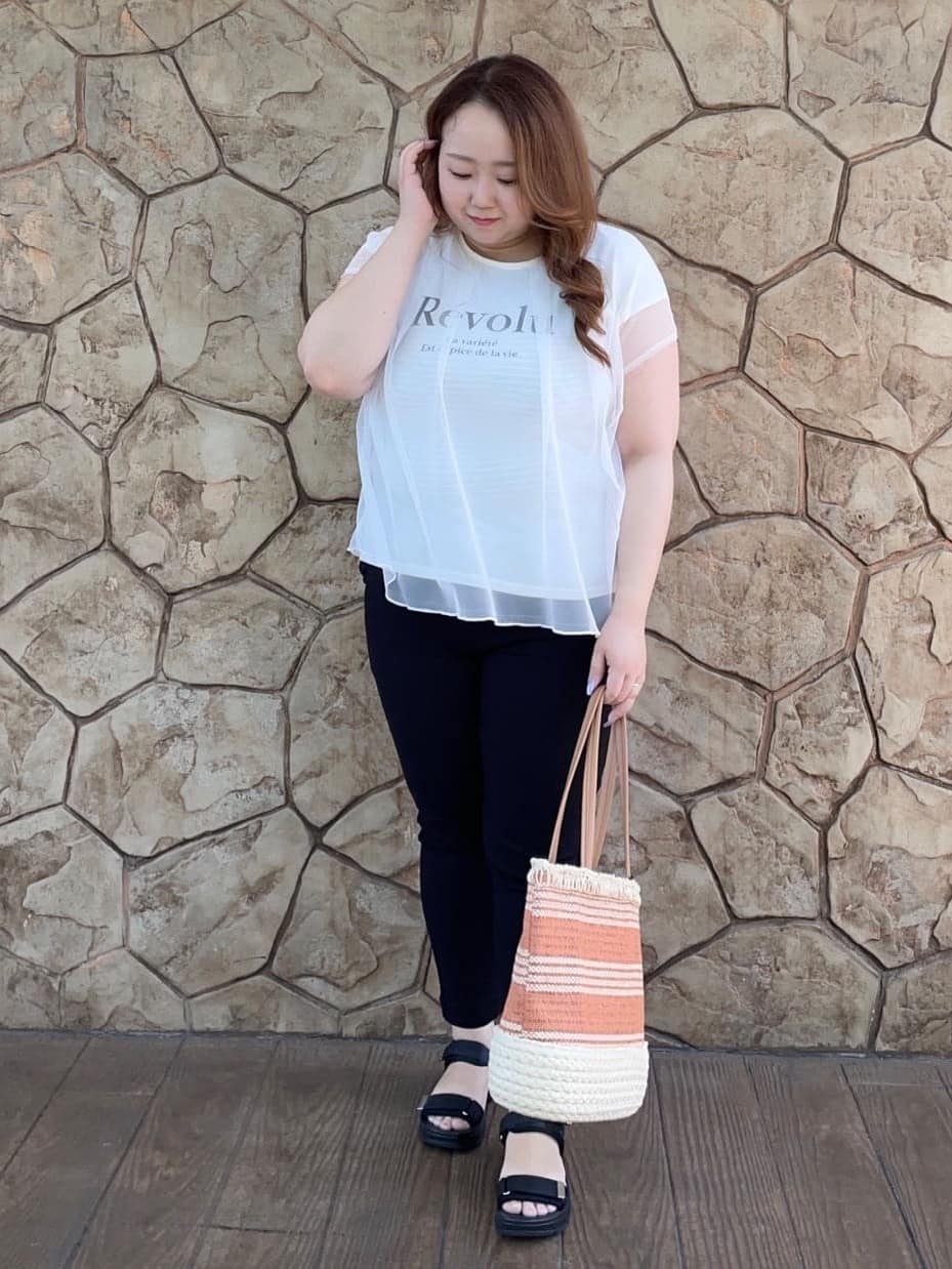 Risaさんの「SHOO･LA･RUE｜【SS-3L/無理せずスリム】 ぐんぐん伸びる イージーテーパードパンツ」を使ったコーディネート