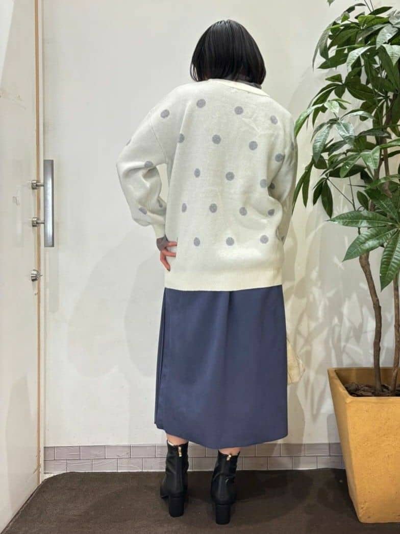 TOWAさんの「SHOO･LA･RUE｜◆【S-LL】共布ベルト付き サイドプリーツ切り替えスカート」を使ったコーディネート