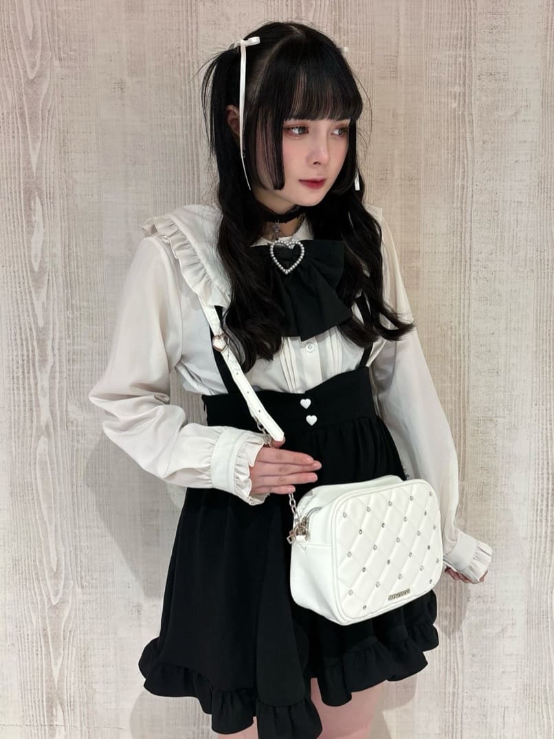 HUANG WEI HSUANさんの「ESPERANZA｜ストーン付ナッツショルダー」を使ったコーディネート
