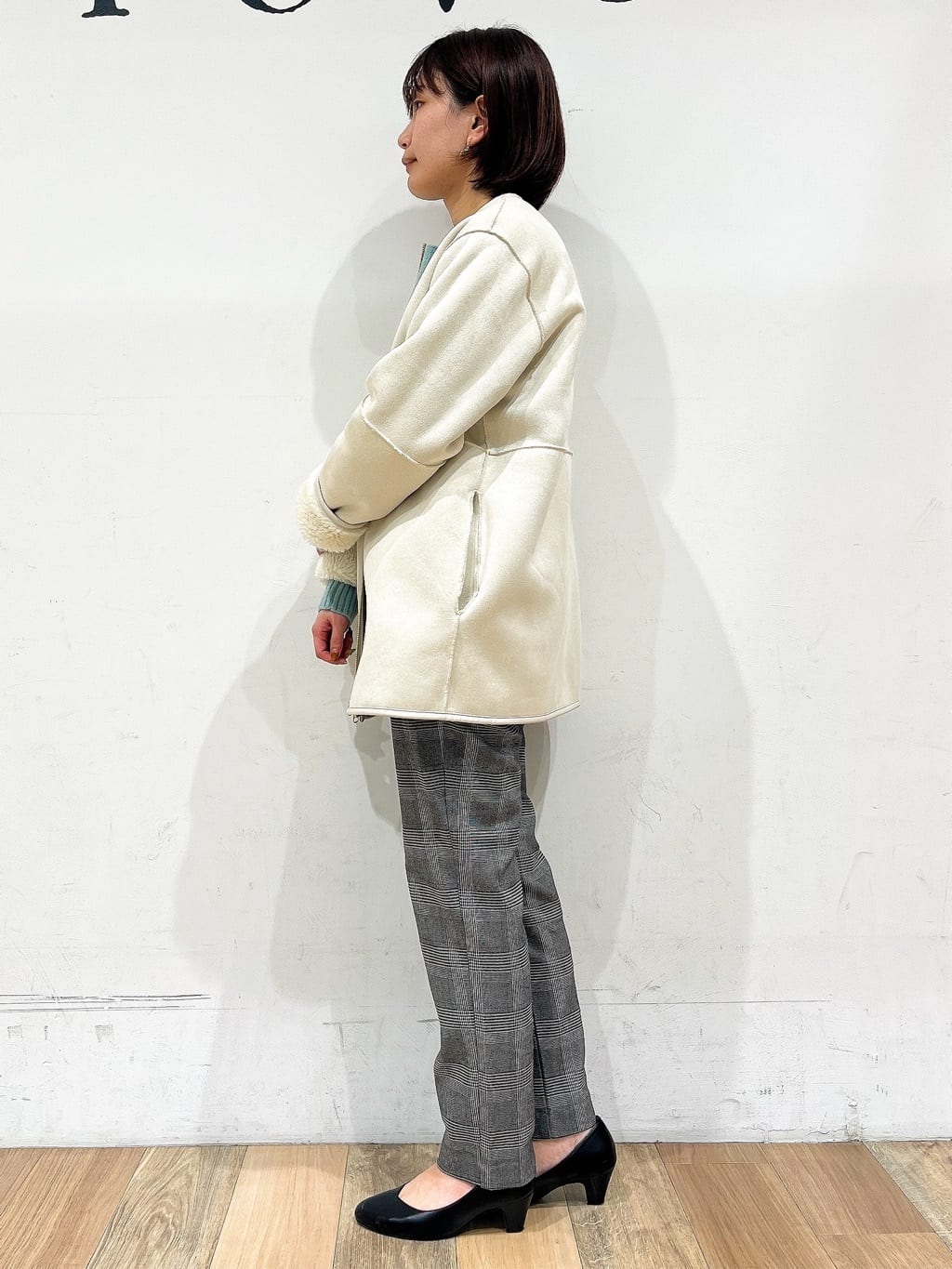 山さんさんの「grove｜【ふわっと心地よい足入れ】やわここち(R)Vカットパンプス」を使ったコーディネート
