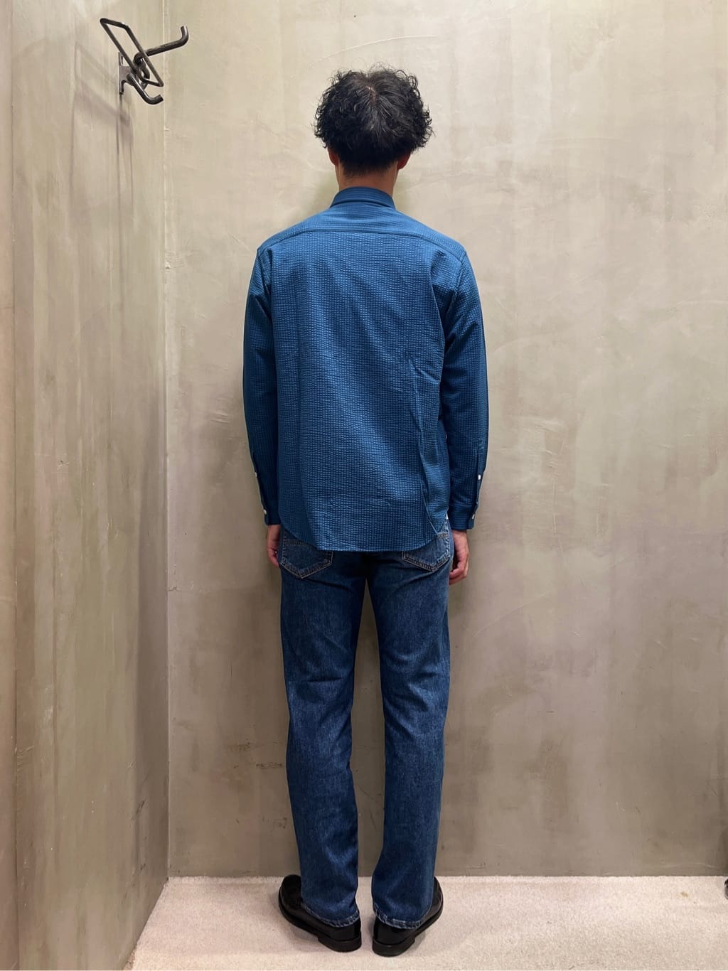 mutoさんの「TAKEO KIKUCHI｜【モンスターストレッチ】日本製 ウォッシュド デニムパンツ」を使ったコーディネート