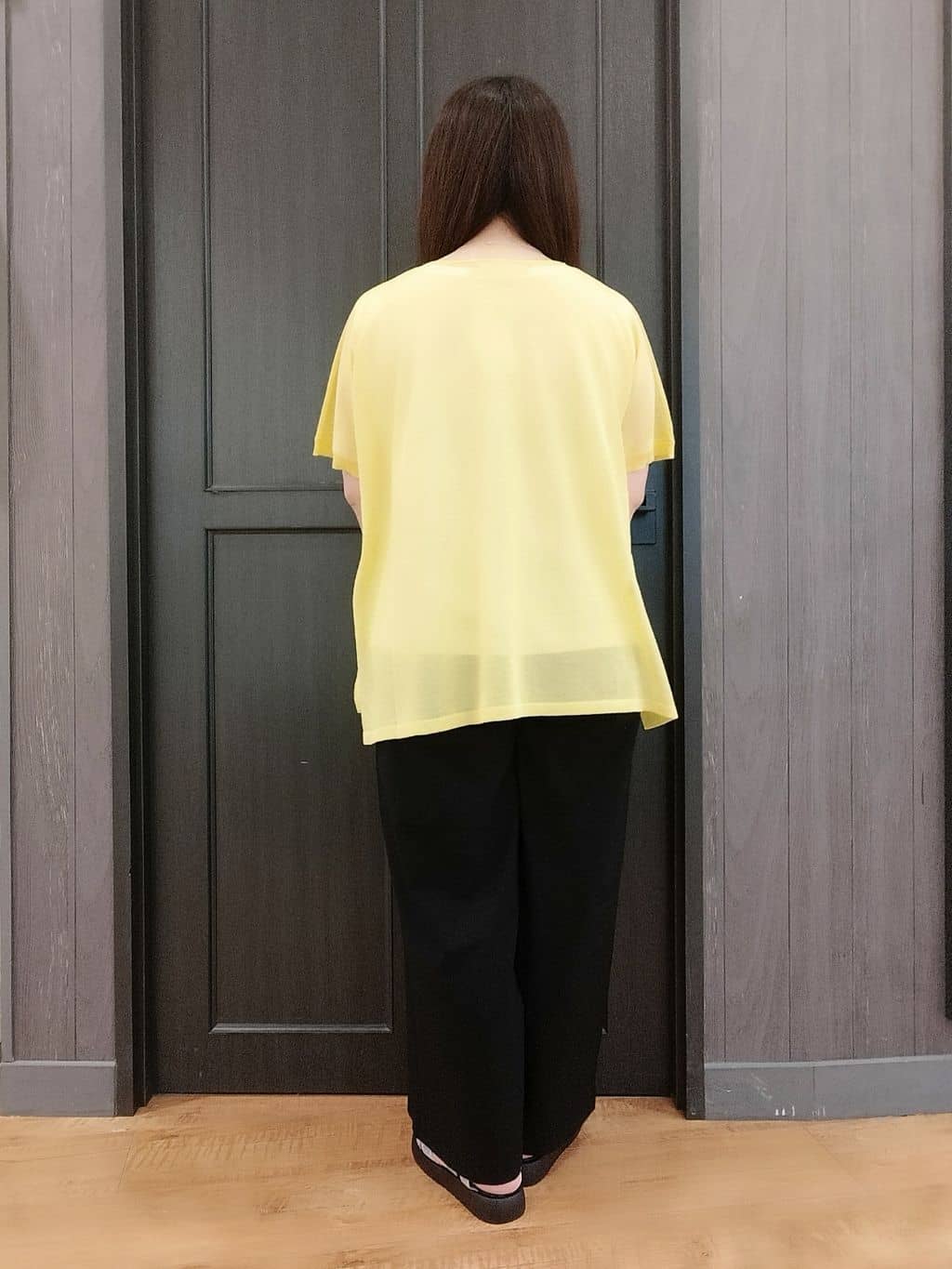mさんの「SHOO･LA･RUE｜◆【2点セット】インせず着られるシアーニット＋タンクトップ」を使ったコーディネート