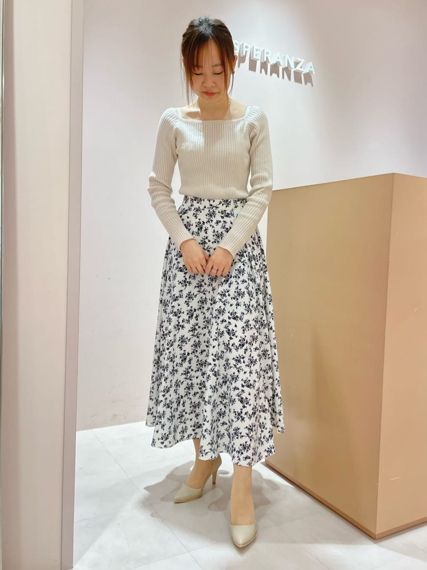 azusaさんの「ESPERANZA｜【レイン対応/12時間パンプス】約8.5cm　歩きやすくて疲れにくい」を使ったコーディネート