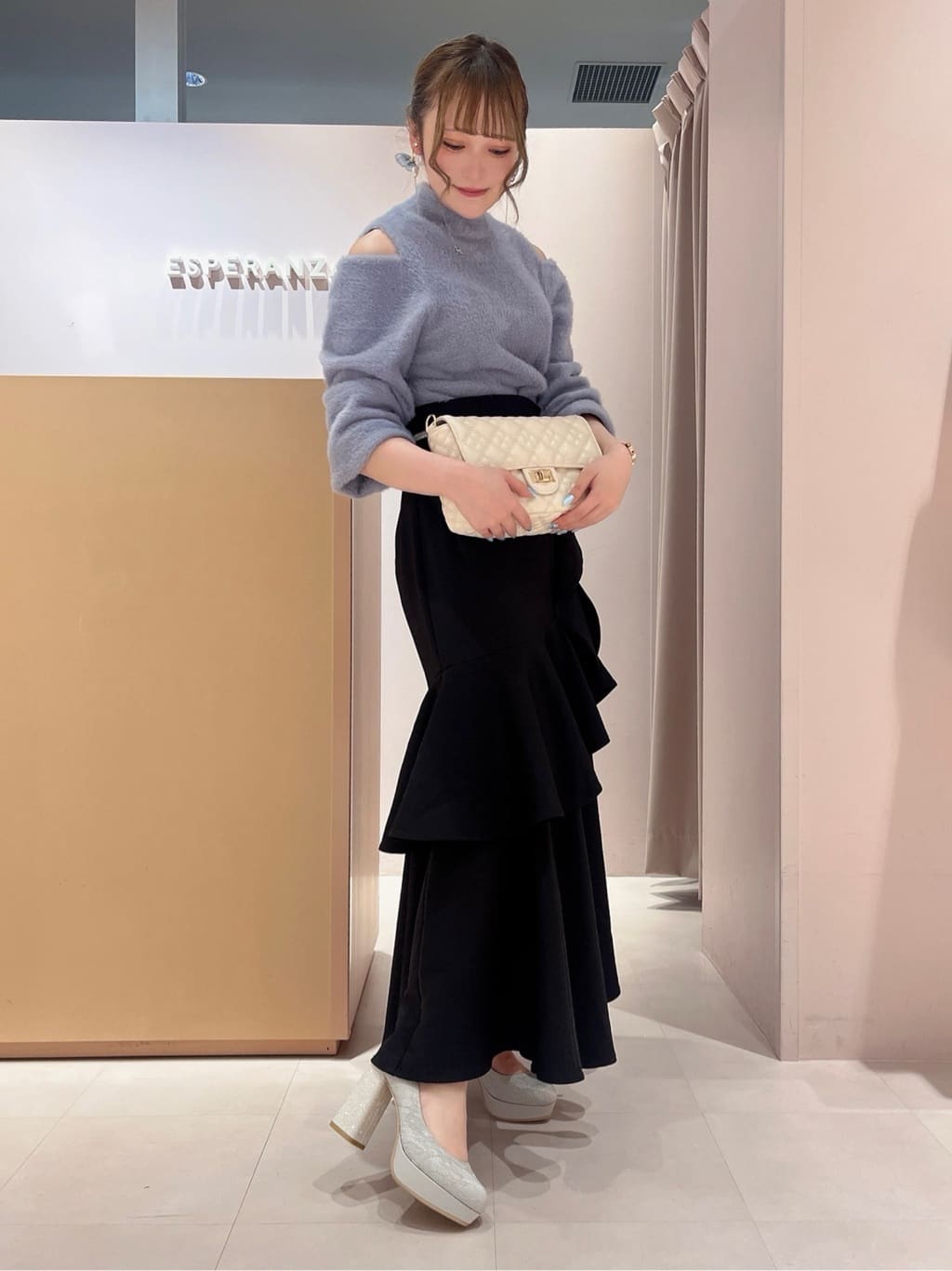 このかさんの「ESPERANZA｜チャンキーヒール厚底パンプス」を使ったコーディネート