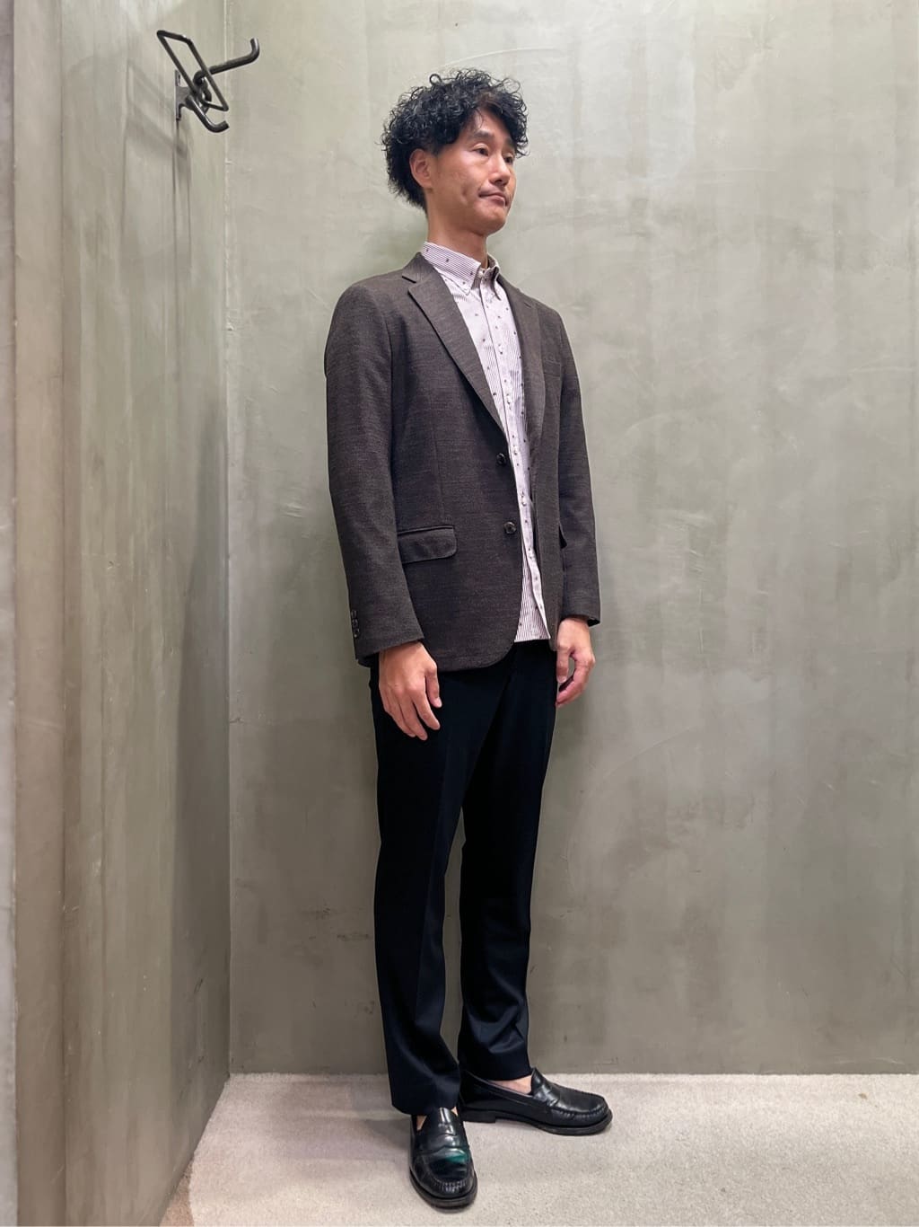 mutoさんの「TAKEO KIKUCHI｜ハットモチーフ ジャカード ストライプ シャツ」を使ったコーディネート