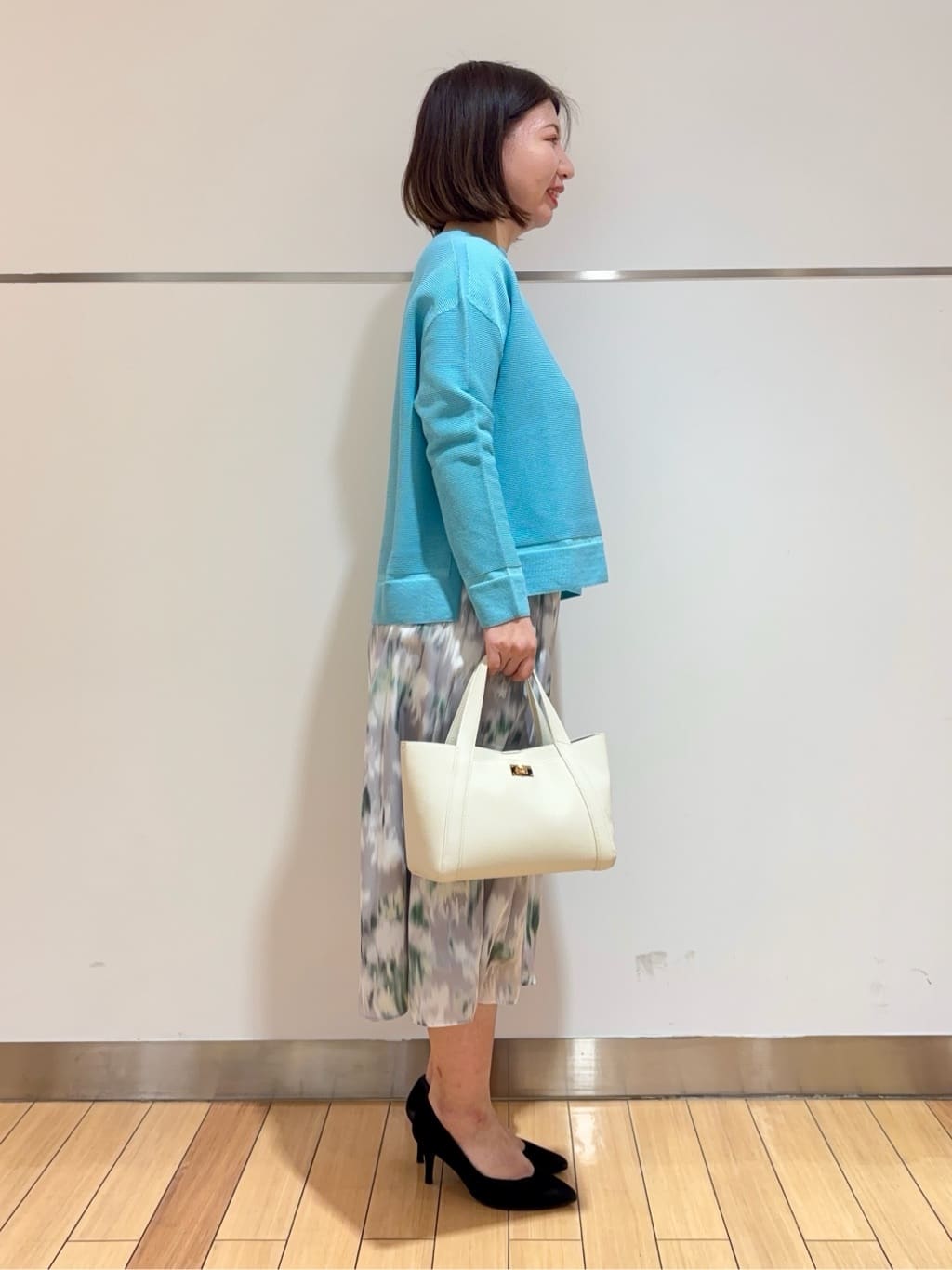 MIKIKOさんの「UNTITLED｜◆【後ろウエストゴム/花柄】ぼかしフラワー プリントスカート」を使ったコーディネート