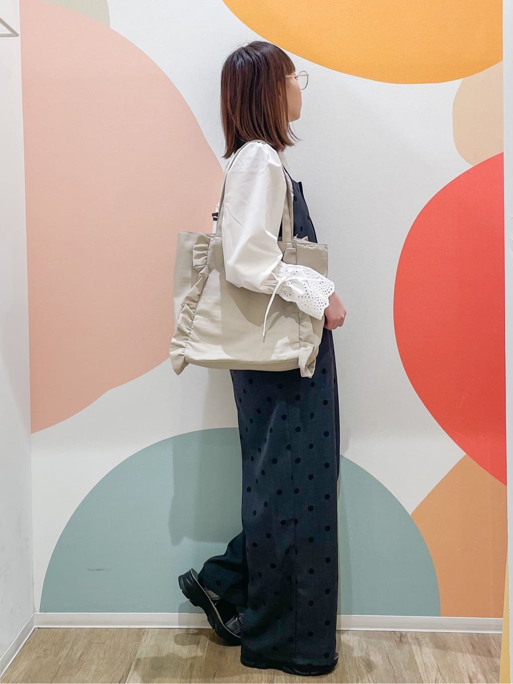 とまとさんの「SHOO･LA･RUE｜◆【高レビュー】スポーティで上品 大人のためのテープスポサン」を使ったコーディネート