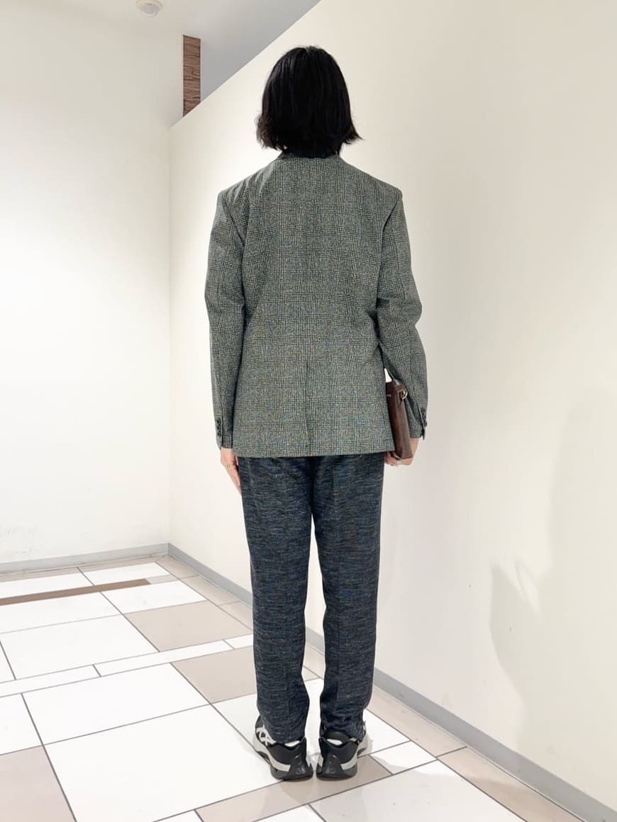 及川さんの「TAKEO KIKUCHI｜【尾州織】リネンブレンド メッシュパンツ」を使ったコーディネート