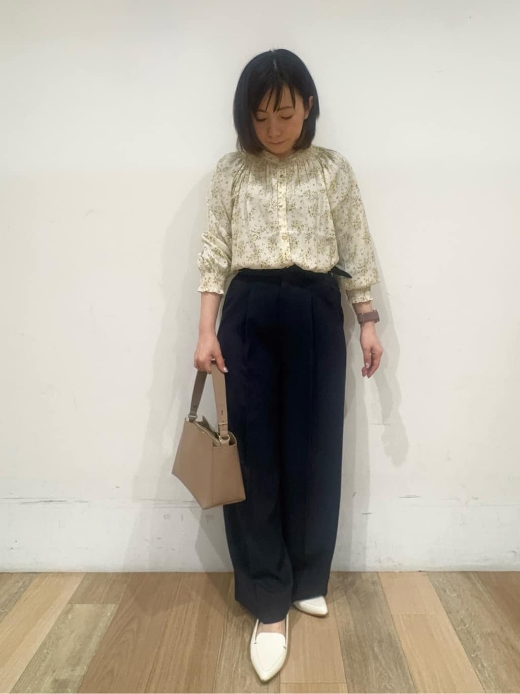 miさんの「grove｜メタルパーツローファーパンプス【晴雨兼用】」を使ったコーディネート