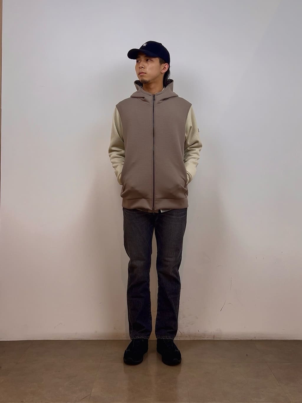 SHOOさんの「TAKEO KIKUCHI｜【モンスターストレッチ】日本製 ウォッシュド デニムパンツ」を使ったコーディネート