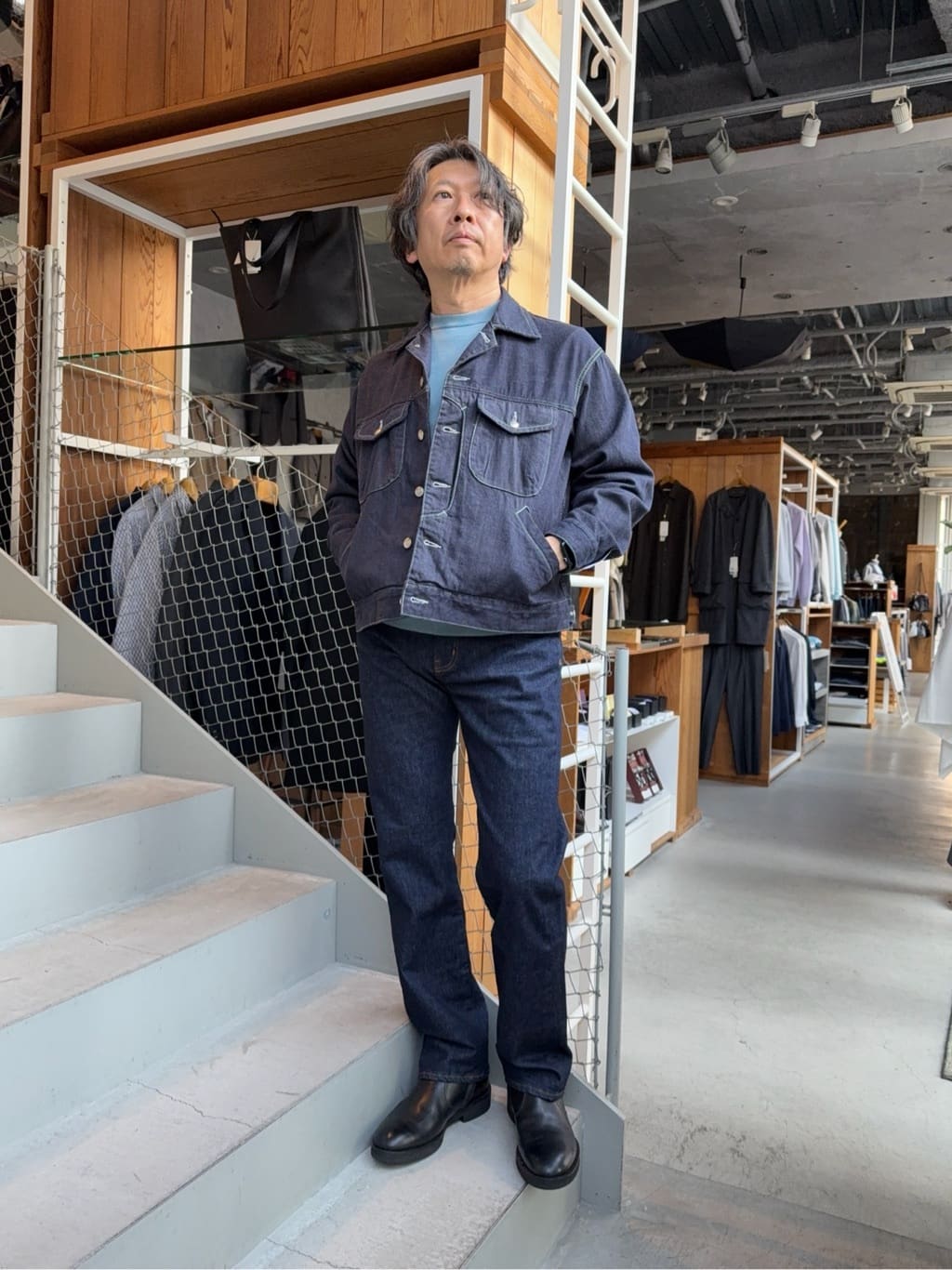 デザイナーTAKEman さんの「TAKEO KIKUCHI｜【モンスターストレッチ】日本製 ワンウォッシュ デニムパンツ」を使ったコーディネート