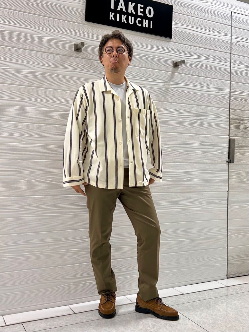すーさんの「TAKEO KIKUCHI｜【オフィスカジュアル対応】ドレス チノパンツ」を使ったコーディネート