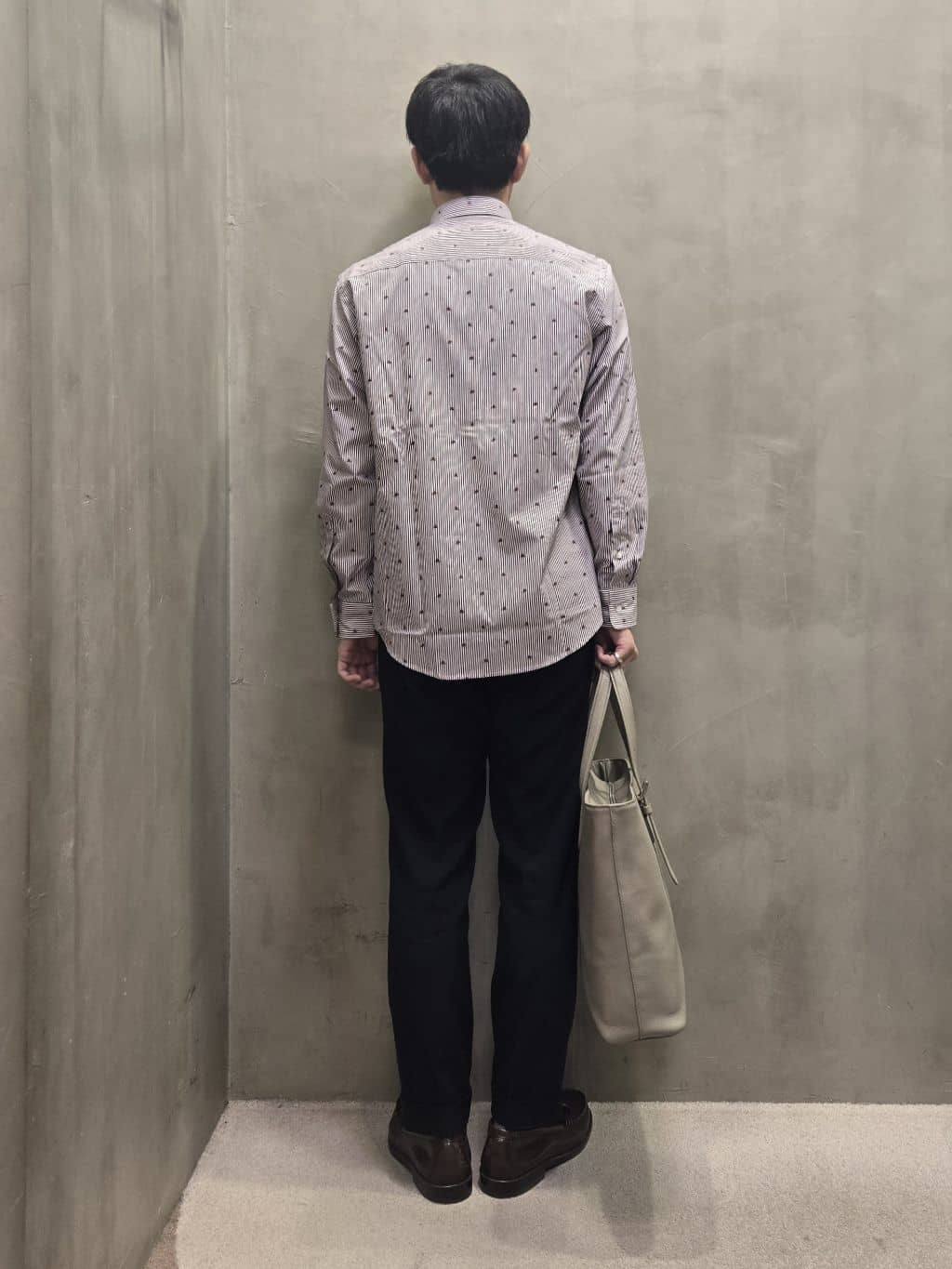 白木駆さんの「TAKEO KIKUCHI｜ハットモチーフ ジャカード ストライプ シャツ」を使ったコーディネート