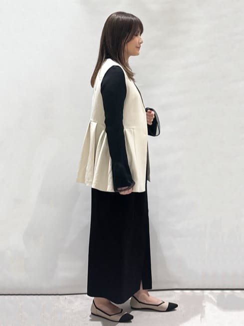 まみさんの「OPAQUE.CLIP｜◆《通勤対応／セットアップ対応》ペプラムジレ【洗濯機洗い可】」を使ったコーディネート