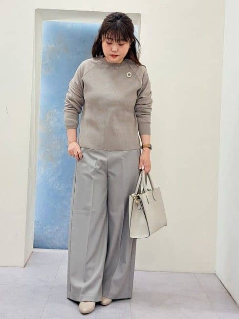ふるさんの「grove｜【ふわっと心地よい足入れ】やわここち(R)Vカットパンプス」を使ったコーディネート
