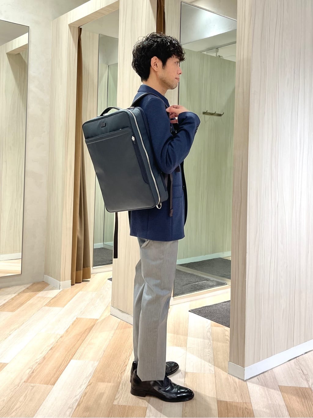 URAさんの「TAKEO KIKUCHI｜【全7サイズ&times;8色展開！】トップマルチヘリンボン パンツ」を使ったコーディネート