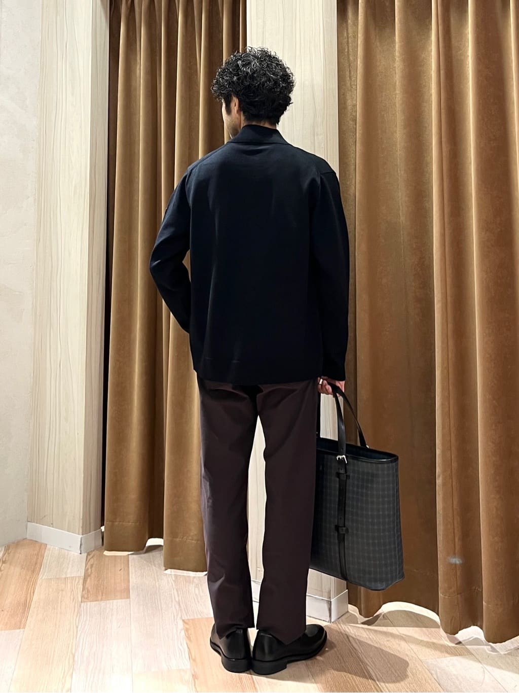 URAさんの「TAKEO KIKUCHI｜【Made in JAPAN】播州織 ストレッチ パンツ」を使ったコーディネート