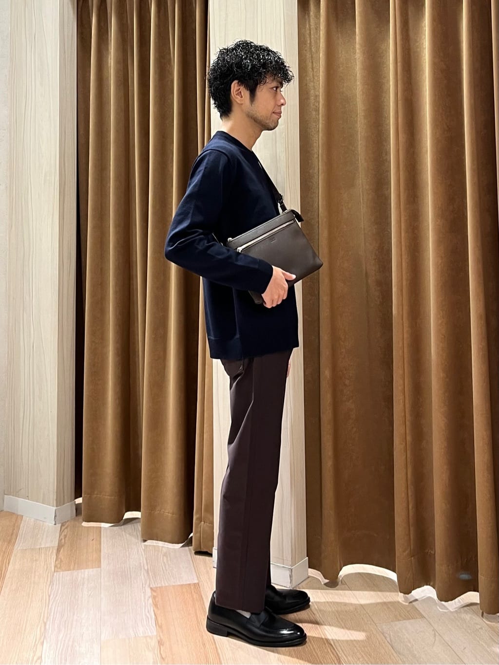 URAさんの「TAKEO KIKUCHI｜【Made in JAPAN】播州織 ストレッチ パンツ」を使ったコーディネート