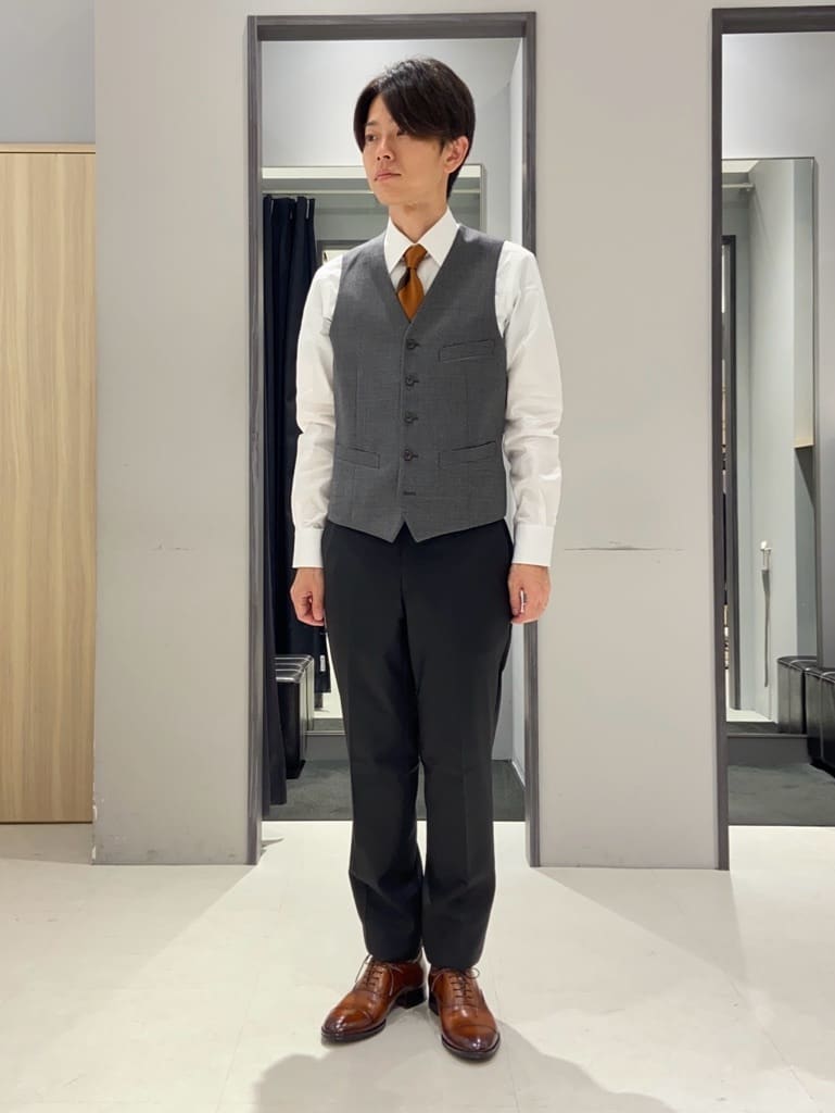 わいずみさんの「TAKEO KIKUCHI｜【冠婚葬祭】無地 サージスーツ/3ピース対応可」を使ったコーディネート