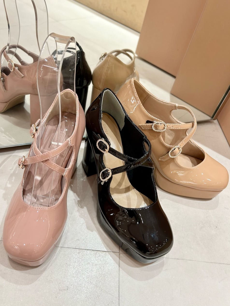 takeさんの「ESPERANZA｜クロスダブルバックル厚底パンプス 結婚式二次会 パーティー 25SS」を使ったコーディネート