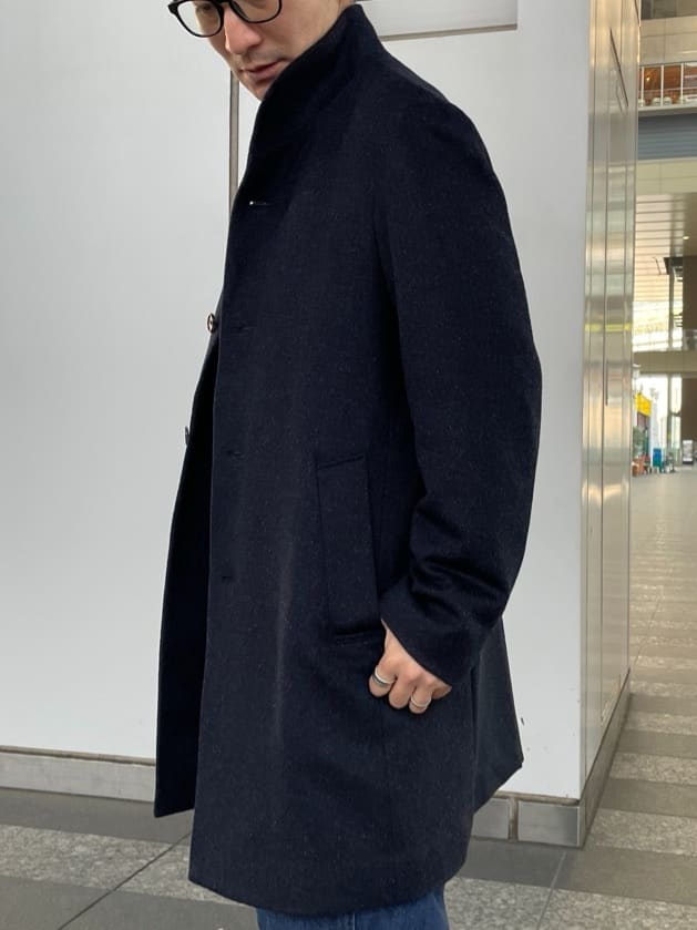 加藤裕樹さんの「TAKEO KIKUCHI｜【ウールカシミヤブレンド】ビーバー調 スタンドカラー コート」を使ったコーディネート