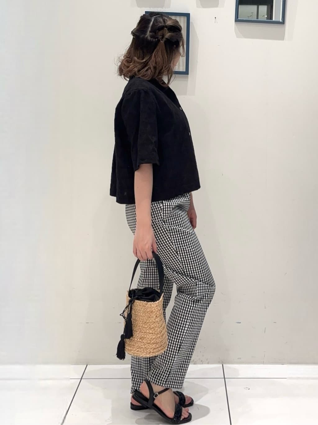  𝐦𝐢𝐨 さんの「grove｜【冷感】サマーハイパーストレッチテーパードパンツ」を使ったコーディネート