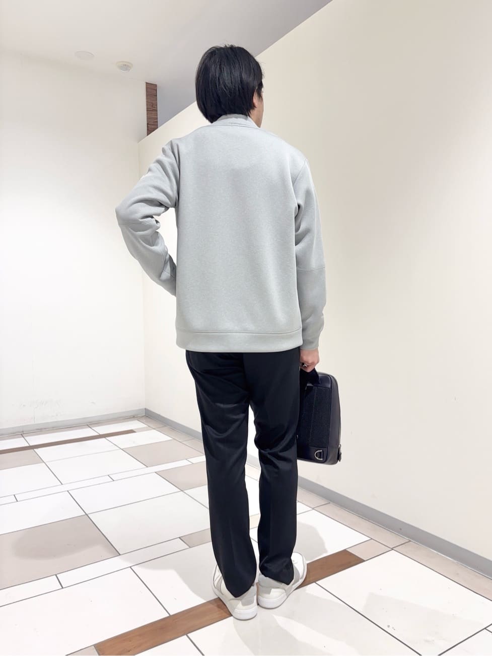 及川さんの「TAKEO KIKUCHI｜【ONOFF対応】TRダブルニット ストレッチパンツ」を使ったコーディネート