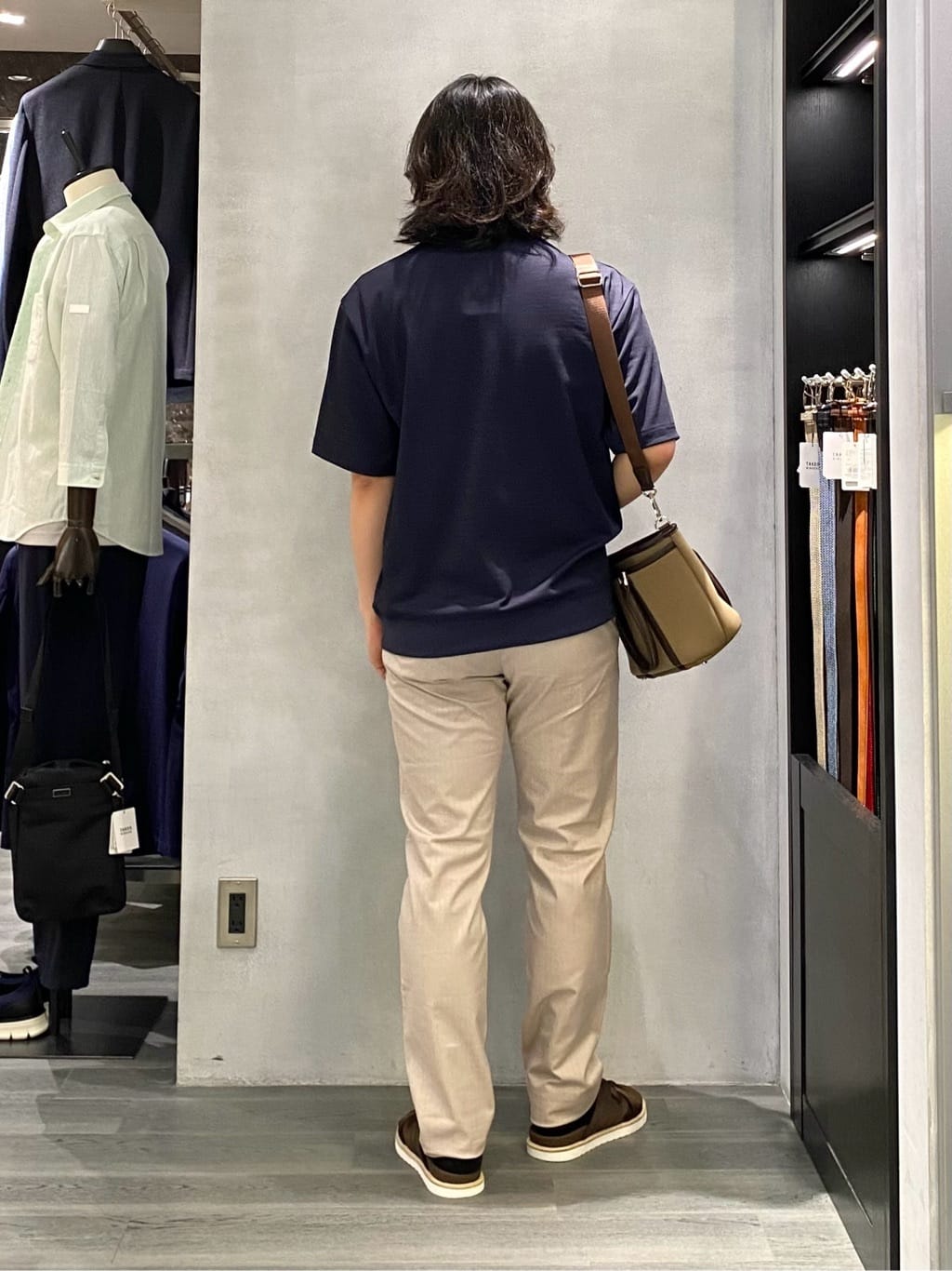 nishiさんの「TAKEO KIKUCHI｜【全7サイズ&times;8色展開！】トップマルチヘリンボン パンツ」を使ったコーディネート