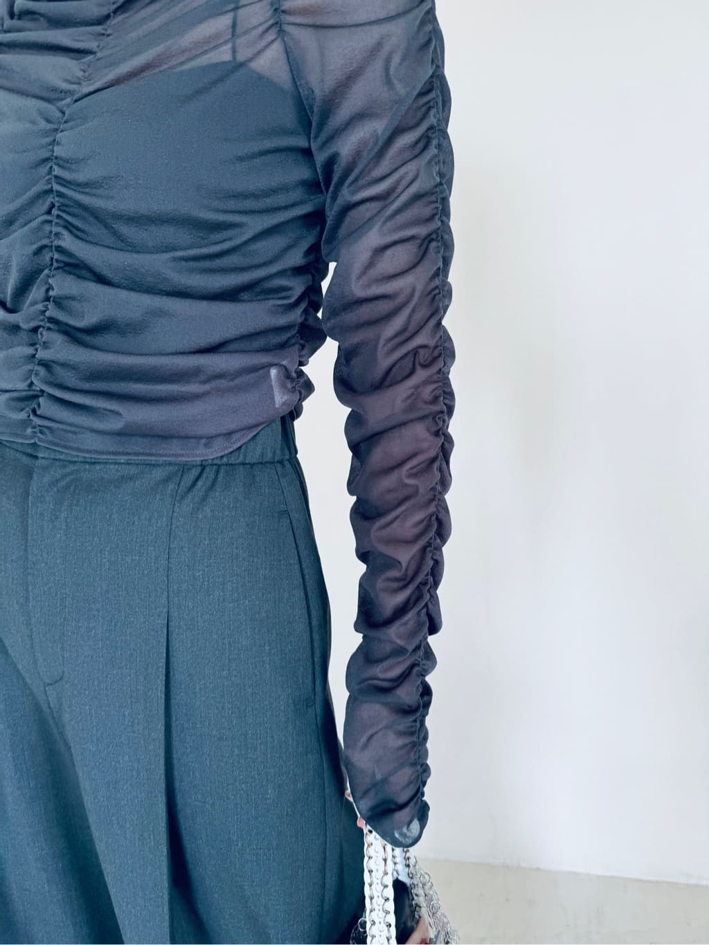 designer yukaさんの「CODE A｜sheer gathered jersey top」を使ったコーディネート