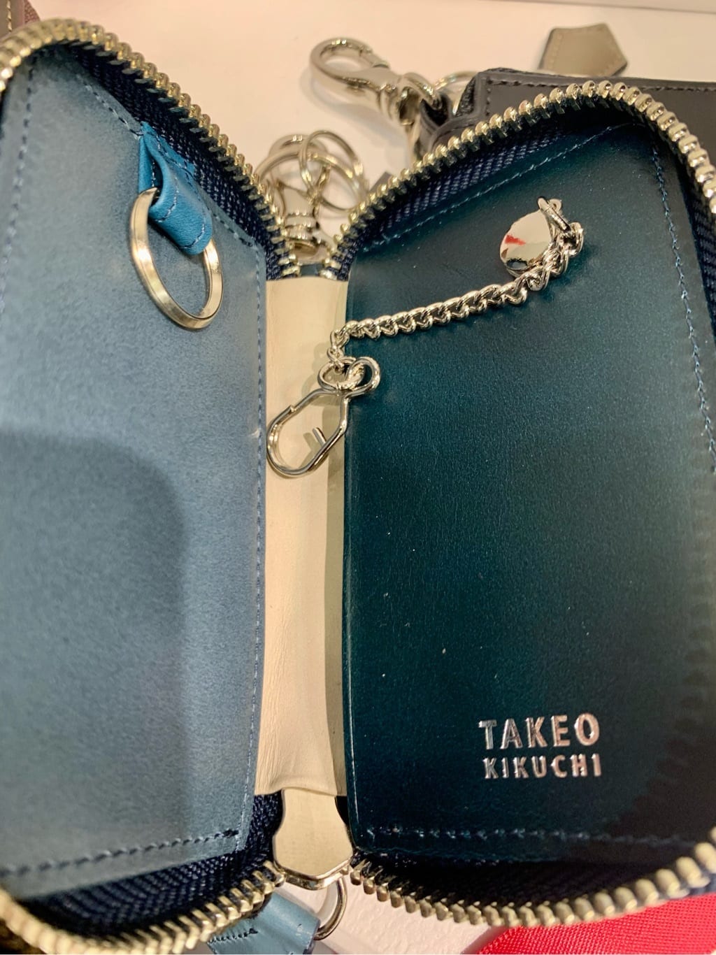 木村剛さんの「TAKEO KIKUCHI｜アンティーク調レザー キーケース」を使ったコーディネート