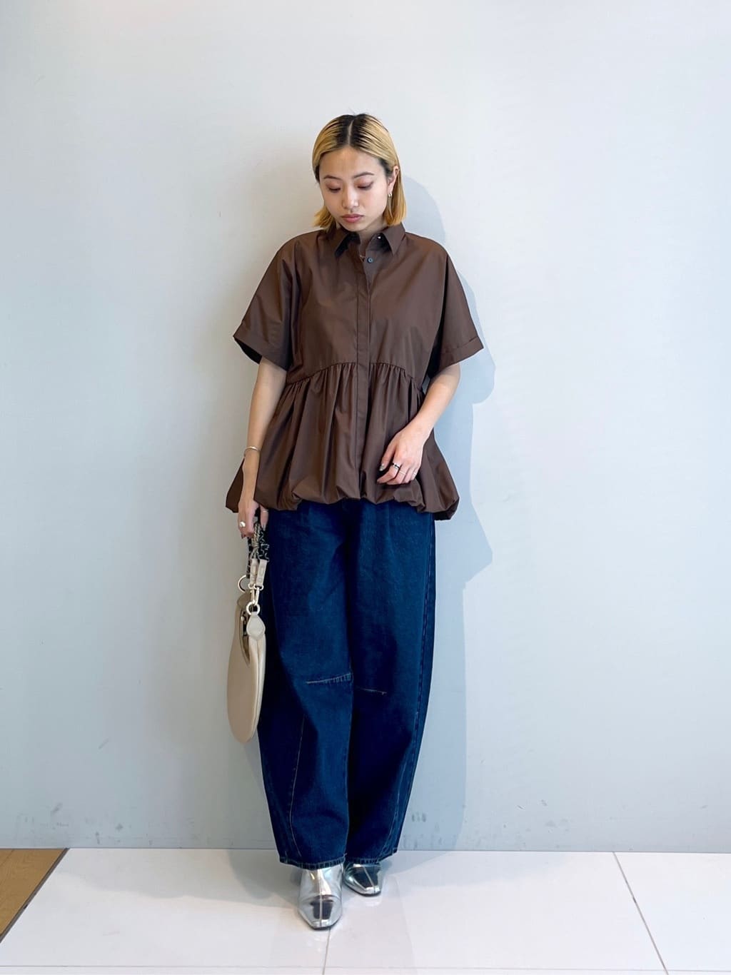 Harukaさんの「INDIVI｜ハイウエストカーブデニム」を使ったコーディネート
