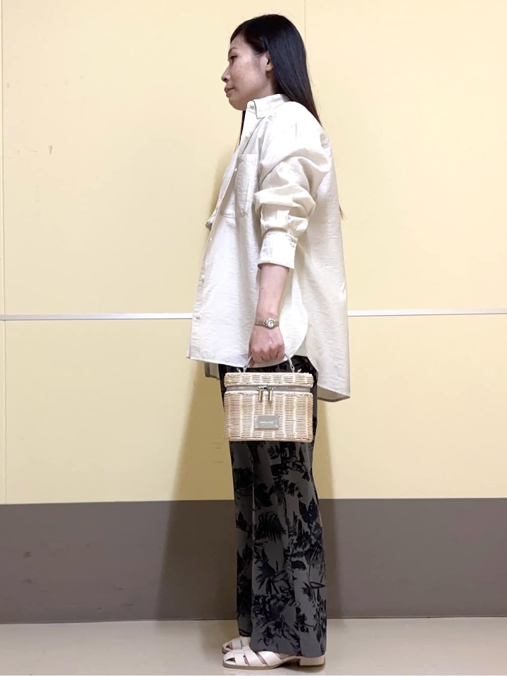 あきさんの「OPAQUE.CLIP｜◆《andGIRL掲載》麻混シアーダブルポケットシャツ【洗濯機洗い可】」を使ったコーディネート