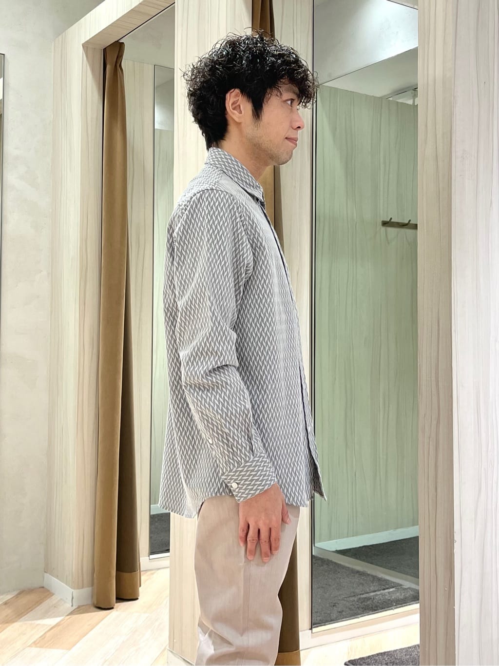 URAさんの「TAKEO KIKUCHI｜【全7サイズ&times;8色展開！】トップマルチヘリンボン パンツ」を使ったコーディネート