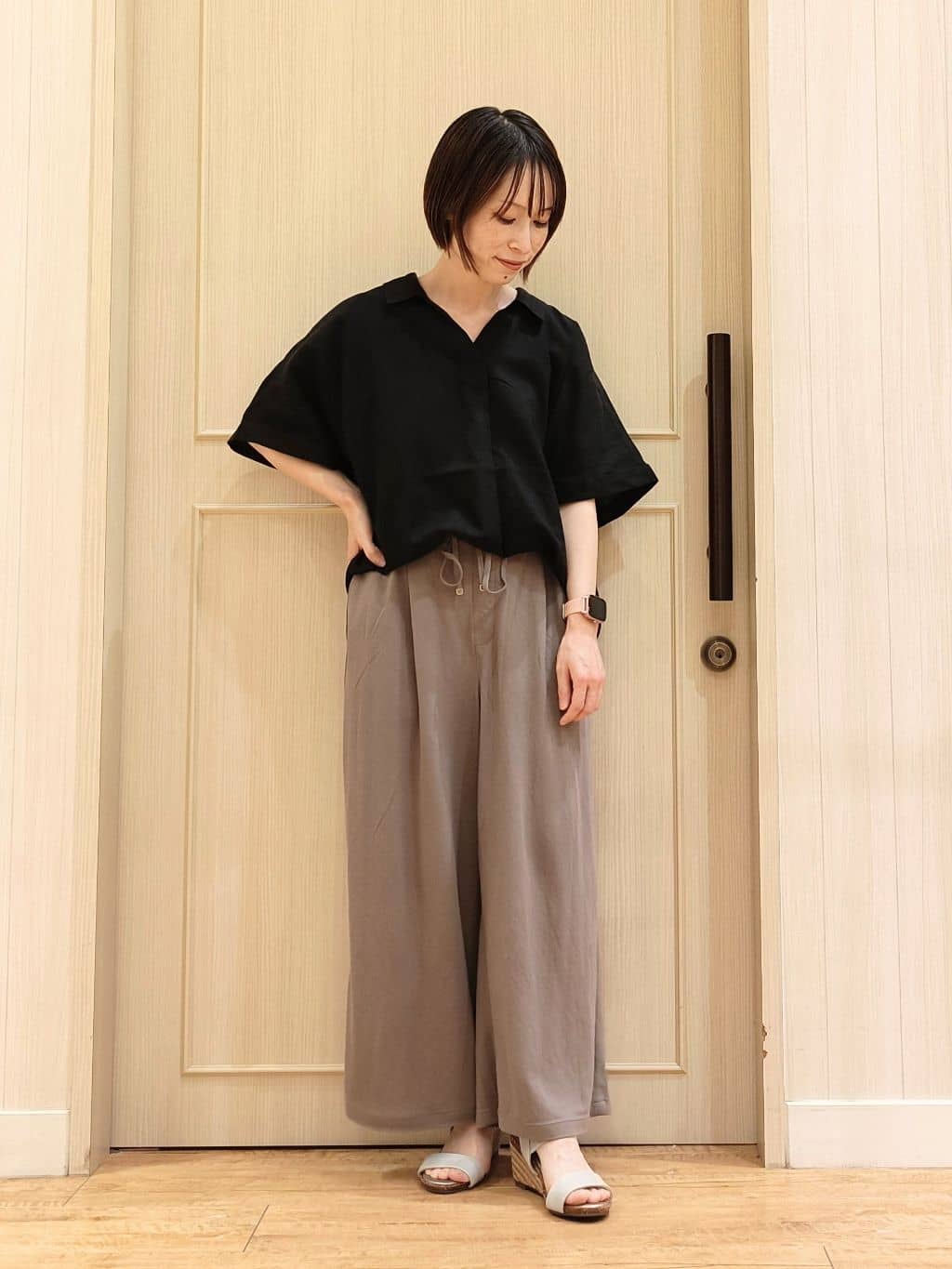 manikoさんの「SHOO･LA･RUE｜【S-LL/UV/接触冷感/抗菌防臭】体型を自然にカバー フレンチリネンブレンド襟付ドルマンシャツ」を使ったコーディネート