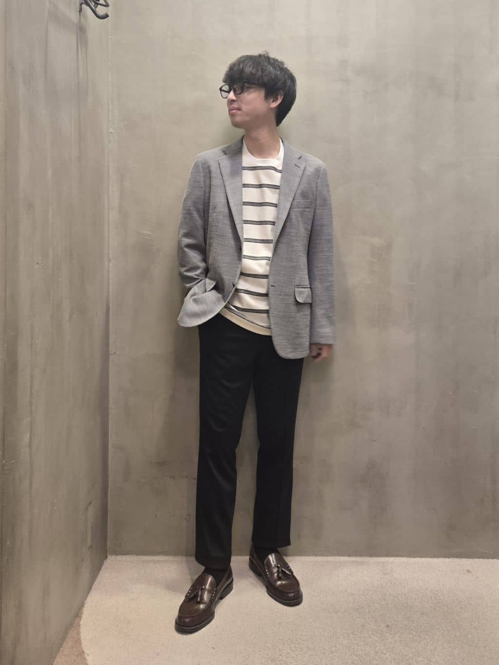 白木駆さんの「TAKEO KIKUCHI｜【ONOFF対応】TRダブルニット ストレッチパンツ」を使ったコーディネート