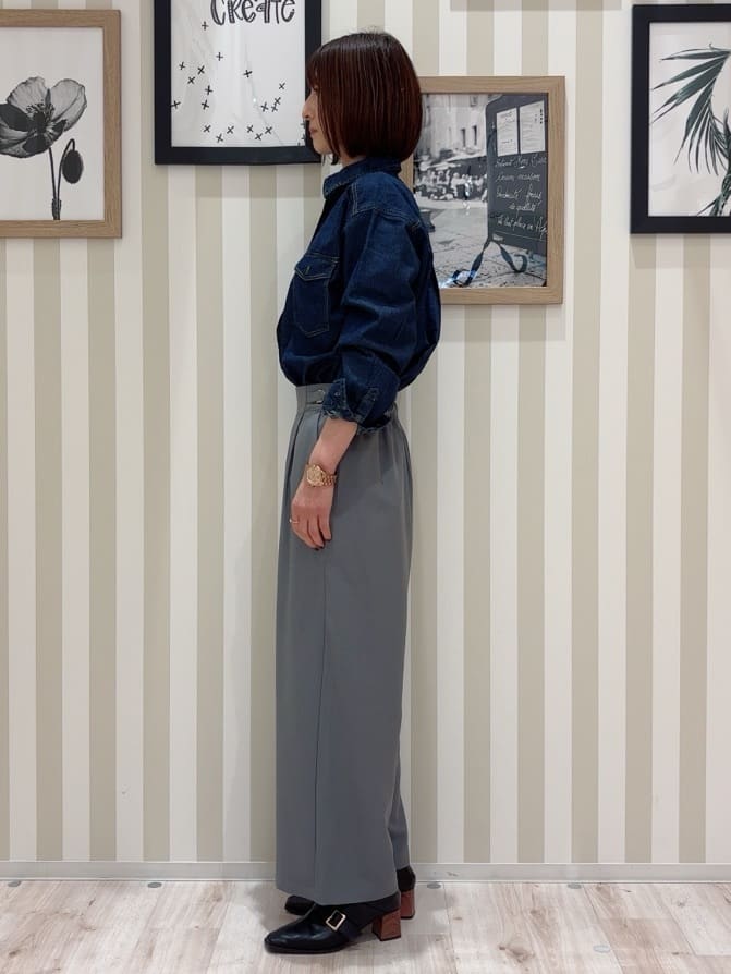 たまごがにさんの「SHOO･LA･RUE｜◆【洗える/S-LL】大人のこなれコーデに やわらかデニムシャツ」を使ったコーディネート